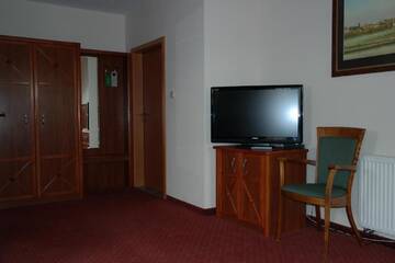 Фото номера Стандартный номер-студио Отель HOTEL POD SŁOŃCEM г. Здуньская-Воля 3